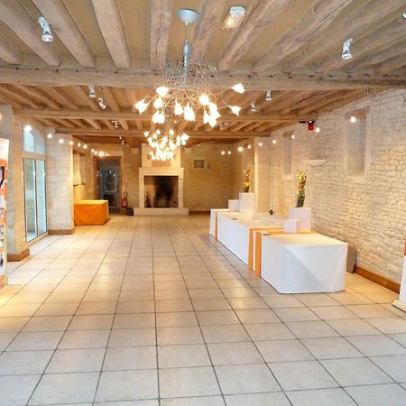 拉图尔葡萄园酒店 Saint-Pierre-Canivet 外观 照片